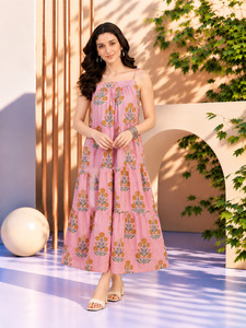 Robe d'été rose à imprimé floral pour femme, bretelles spaghetti, coupe trapèze étagée, taille empire, décontractée - Product Image 5