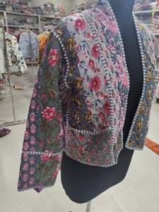 เสื้อแจ็คเก็ตครอปพิมพ์ลายดอกไม้สำหรับผู้หญิง แบบเปิดด้านหน้า สไตล์โบฮีเมียน เสื้อคลุมลำลอง แขนสามส่วน ผ้าโพลีเอสเตอร์ ของขวัญ - Product Image 2