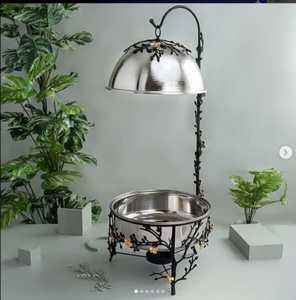 Cuenco Metálico para Servir con Tapa de Cúpula, Base Negra Ornamentada con Detalles Florales Dorados, Elegante Configuración para Calentar Comida tipo Buffet - Product Image 2