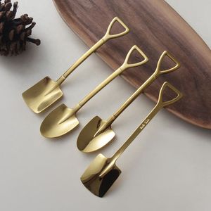 Ensemble élégant de cuillères et fourchettes en métal avec poignées dorées, finition miroir haute brillance, couverts de mariage - Product Image 3