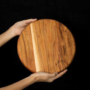Chakla traditionnel en bois massif avec ensemble de rouleaux à pâtisserie et de planches à rouler faits à la main pour la préparation de la pâte à roti et chapati indiens - Product Image 3