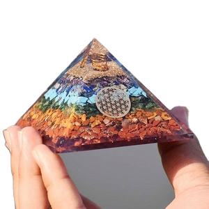 Pyramide de cristal d'orgone en couches de 7-chakra artisanat de pierre semi-précieuse avec symbole et bobine de cuivre pour la protection EMF à vendre - Product Image 1