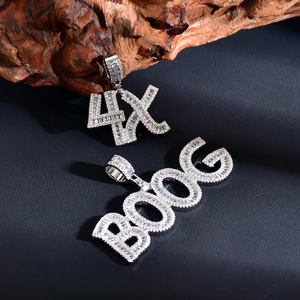 Pendentif de luxe unisexe Kateria en argent 925 avec lettre en diamant taille baguette sertie en canal, pour usage quotidien - Product Image 4