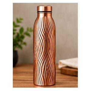 Bouteille d'eau en cuivre avec design texturé ondulé, écologique, sans BPA, portable, pour les voyages, style moderne - Product Image 1