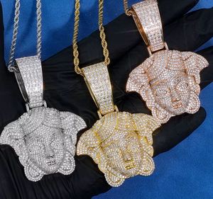 Collier pendentif visage en moissanite plaqué or style hip-hop unisexe, chaîne de bijoux style Méduse avec strass pour soirée - Product Image 1