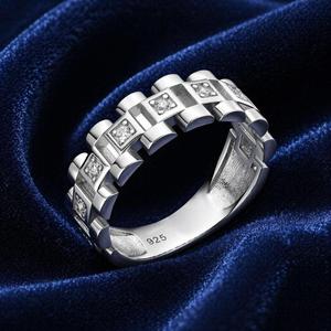 Bague de cérémonie pour homme en argent 925 de qualité supérieure avec diamant de laboratoire et design à maillons détaillés, pour revendeurs de bijoux. - Product Image 1