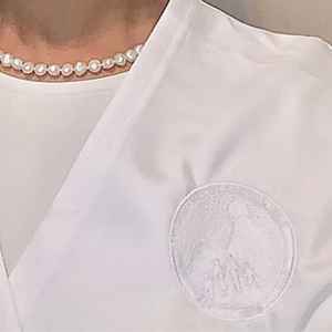 Chal Blanco para Adultos Jack and Jill, Suave, Ligero, Elegante, Bufanda de Moda, para Fiestas Formales o Casuales, Accesorio con Estilo para Mujer - Product Image 4