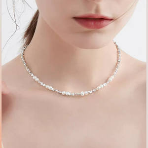 Collier de perles d'eau douce haut de gamme pour femmes, luxe léger et de niche, avec une touche argentée délavée et quelques fils d'argent cassé - Product Image 1