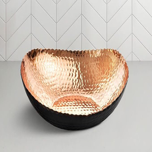 Bol décoratif pour la décoration intérieure, noir et plaqué cuivre à l'intérieur, martelé à la main, bols à clés pour table d'entrée, bols à repas - Product Image 2