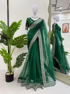 Redéfinissez l'habillage festif avec cet élégant saree en soie d'organza inspiré du patrimoine de l'artisanat intemporel avec chemisier - Product Image 3