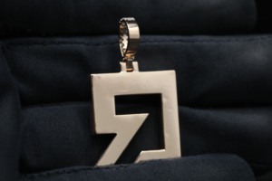 Pendentif Hip Hop de luxe serti de CZ, style Boss - Product Image 4