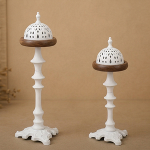 Elegante Juego de Quemadores de Incienso de Metal Plateado con Soportes de Pedestal Ornamentados, Cúpulas Perforadas y Detalles de Madera, Decoración Moderna para Mesa - Product Image 4