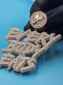 จี้เพชรโมอิสซาไนต์ทรงตัวอักษรหรูหรา เงินแท้ 925 สไตล์ฮิปฮอป  ผ่านการทดสอบเพชร  แบบหนีบ  สำหรับทุกเพศ เหมาะสำหรับงานปาร์ตี้ - Product Image 4