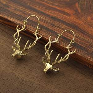 Boucles d'oreilles en forme de tête de cerf en laiton plaqué or, bijoux unisexes de forme animale vintage - Product Image 2