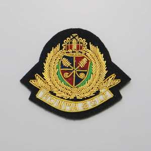 Insignias Bordadas a Mano con Hilo de Oro 3D, Diseño de Corona Real, con Tela de Lona, Totalmente Hechas a Mano, en Venta - Product Image 3