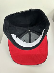 ผลิตในโรงงานเวียดนาม หมวกแก๊ปแบบ 5 ชิ้นส่วน โครงสร้างแข็งแรง ระบายอากาศได้ดี พร้อมแผ่นยางแบบกำหนดเอง เหมาะสำหรับแฟชั่นประจำวัน - Product Image 6