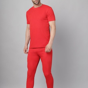 เสื้อยืดมีฮู้ดแขนยาวสีแดงล้วนสำหรับเด็กผู้ชาย พร้อมกางเกงเข้าชุด ชุดลำลอง น้ำหนักเบา โพลีเอสเตอร์ 100% ระบายอากาศได้ดี สปอร์ต เหมาะสำหรับฤดูหนาว - Product Image 4