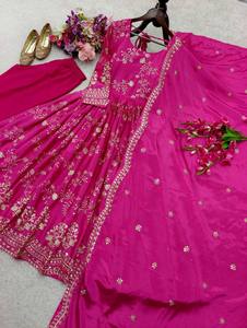 Ensemble Anarkali en coton brodé rose avec dupatta, tenue traditionnelle indienne et pakistanaise pour femmes, coupe longueur cheville, vêtement décontracté - Product Image 4