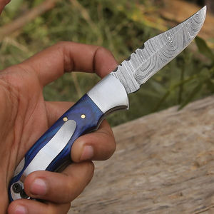 Couteau de poche Damas avec lame affûtée avec précision, couteau pliant Damas fait main avec manches en bois naturel - Product Image 4
