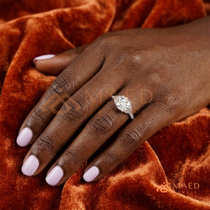 Bague en argent 925 à trois pierres rondes pour femme, style élégant de fiançailles, bijou étincelant, idée cadeau - Product Image 4