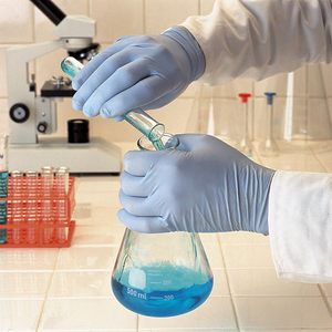 Guantes de Nitrilo Desechables Ansell 92-670, Grosor de 4/5 Mil, Puño Reforzado, Resistentes a Salpicaduras Químicas, para Procesamiento de Alimentos - Product Image 1