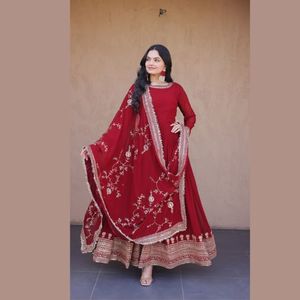 Salwar Kameez Royal Export Premium en Faux Georgette Lourd, avec Broderie Zari et Paillettes Effet Fleurissant, et Dupatta à Bordure en Dentelle de Créateur - Product Image 4