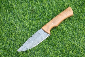 มีดล่าสัตว์/มีดสกินเนอร์ ดามัสกัสสตีลเกรดอุตสาหกรรม ผลิตด้วยมือโดย Rajput OEM หนา 3 มม. ขอบโค้ง 8 นิ้ว ด้ามไม้หุ้มหนัง - Product Image 3