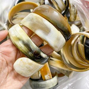 Brazalete Redondo de Hueso Hecho a Mano Ecológico con Tema de Ángel Moderno para Mujer, MN EXPORTS de Uttar Pradesh - Product Image 4