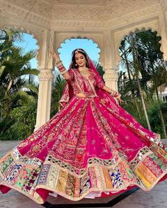 Ensemble Lehenga brodé rose, robe de mariage indienne traditionnelle, dupatta lourd, style Banarasi, tenue de fête - Product Image 1