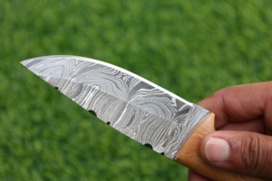 มีดล่าสัตว์/มีดสกินเนอร์ ดามัสกัสสตีลเกรดอุตสาหกรรม ผลิตด้วยมือโดย Rajput OEM หนา 3 มม. ขอบโค้ง 8 นิ้ว ด้ามไม้หุ้มหนัง - Product Image 5