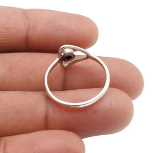 Bague en onyx vert naturel sertie d'argent sterling 925, bijou bohème tendance en argent estampillé avec pierre ronde - Product Image 5