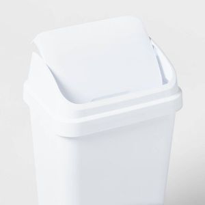 Cestino per Rifiuti con Coperchio Basculante da 13 Galloni in Bianco, Bidone della Spazzatura da Cucina con Capacità di 13 Galloni in Plastica Texturizzata per Uso Interno - Product Image 2