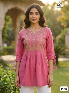 Découvrez cette magnifique kurta courte en tissu rayonne lourd de créateur, tendance, idéale pour le bureau, le quotidien ou les occasions spéciales, en vente. - Product Image 2