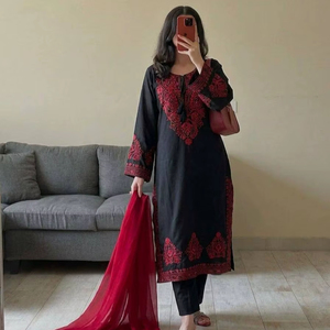 Elegante Conjunto de Kurti de Seda Romana Bordada con Dupatta de Georgette - Product Image 1