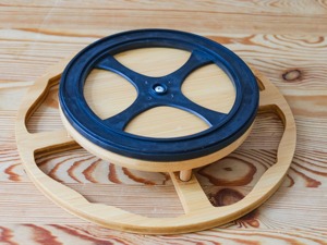 ชุดจานหมุนเสิร์ฟขนมแบบ Lazy Susan พร้อมช่องเซรามิกและฐานไม้ สำหรับโต๊ะอาหารเพื่อความสะดวกในการรับประทานอาหารและงานเลี้ยงสังสรรค์ - Product Image 3
