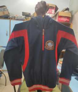 เสื้อฮู้ดเด็กแฟชั่นสไตล์ลำลองสำหรับโรงเรียน ยูนิเซ็กซ์ ผ้าเฟรนช์เทอร์รี่ถัก สีแดงเลือดหมู ดีไซน์เรียบง่าย สำหรับเด็กชายและเด็กหญิง ขนาดกลาง ชุดนักเรียน - Product Image 3