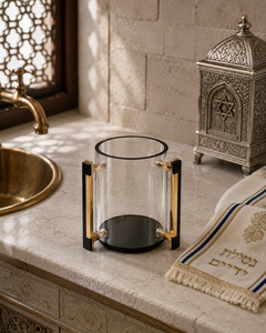 Tasse de lavage juive moderne en acrylique transparent (Lucite) à deux poignées, surface polie, pour Purim et Pessa'h, à poser sur comptoir - Product Image 6