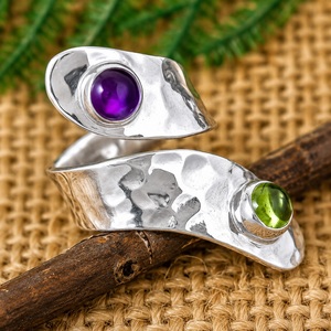 Anillo de Plata de Ley 925 Hecho a Mano con Peridoto y Amatista, Piedra Preciosa Natural, Regalo de Aniversario o Promesa - Product Image 1
