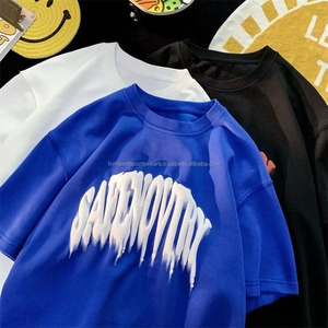 เสื้อยืดคอกลมแขนสั้นทรงปกติสำหรับผู้ชาย ผ้าฝ้าย 100% ระบายอากาศได้ดี พิมพ์ลายยางนูน สตรีทแวร์ โลโก้ถักด้านหน้า - Product Image 1