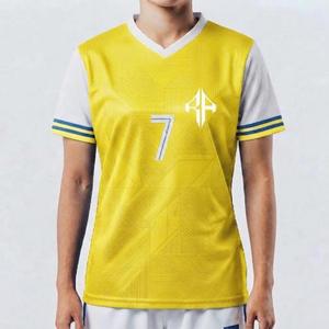 Camiseta de Fútbol Amarilla con Estampado Sublimado para Mujer, 100% Material de Alta Calidad, Corte Regular, Logotipo Blanco, Cierre de Pullover - Product Image 1