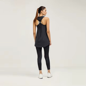 Camiseta sin mangas de punto para mujer, color negro sólido, cuello redondo, transpirable, estilo casual, corte regular - Product Image 4