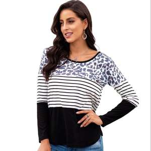 Camiseta Corta con Cuello en V y Botones para Mujer, Estilo Deportivo Casual de Verano, Manga Corta, Tipo Jersey de Béisbol, Color Sólido, Ropa Deportiva para Adultos - Product Image 1