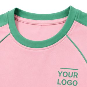 Ensemble décontracté deux pièces rose bébé et vert menthe pour femme : T-shirt oversize et pantalon large avec empiècements contrastants - Product Image 4