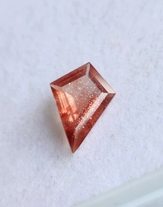 Pierre de soleil d'Oregon rouge cuivré de qualité supérieure naturelle, pierres précieuses facettées non montées pour la fabrication de bijoux, disponible au prix de gros. - Product Image 1