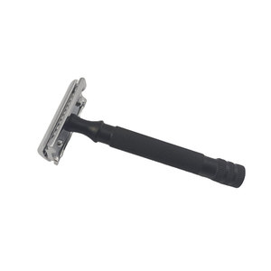 Rasoir de sécurité à manche en acier inoxydable noir avec lame à double tranchant pour un rasage et une toilettage professionnels sous l'eau - Product Image 1