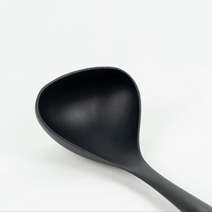 Louche de cuisine en nylon Jaya Mata JM291 Taiwan, résistante au lave-vaisselle, antiadhésive, pour servir la soupe, avec poignée ergonomique en ABS, 350 mm - Product Image 2