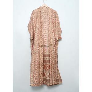 Robe élégante en soie pure indienne vintage pour femmes, manches trois-quarts, col en V, fermeture à cordon, imprimé floral - Product Image 2