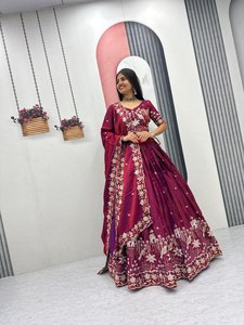Ensemble Lehenga Choli Dupatta en Soie Brodé Bordeaux Longueur Ras du Sol avec Fil Floral et Paillettes, Séchage Rapide, Tenue de Mariage et de Fête pour Femme - Product Image 6
