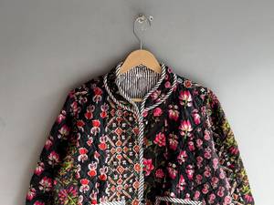 Veste matelassée florale pour femme, col mandarin, manches longues, longueur standard, poches plaquées, rembourrage en polyester, CADEAU POUR ELLE - Product Image 2