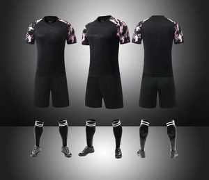 Ensembles d'uniformes de basketball personnalisés pour hommes avec nom d'équipe, maillot et short de sport respirants en polyester, bleu ciel et noir, sublimation, été, devant - Product Image 4